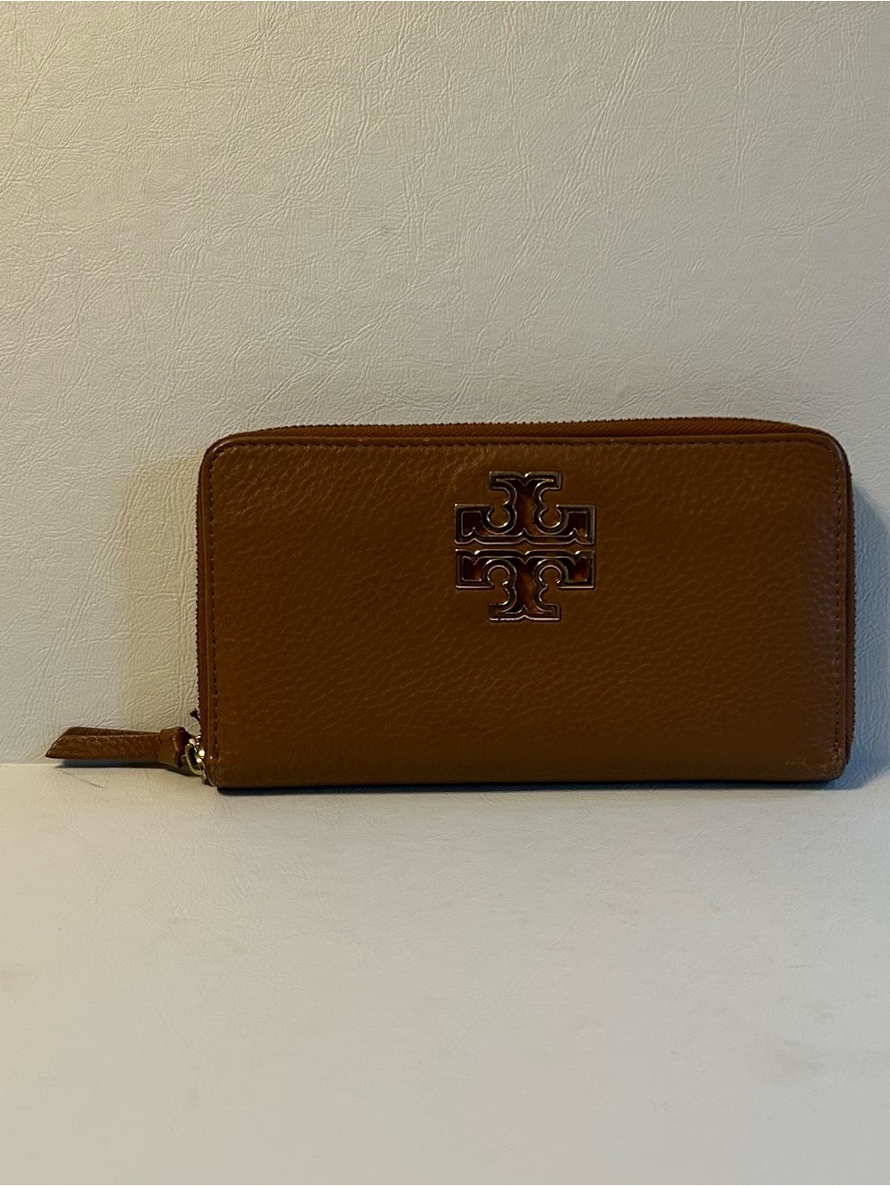 Tory Burch Britton Camel Brown Pebbled Leather Zip Continental Wallet